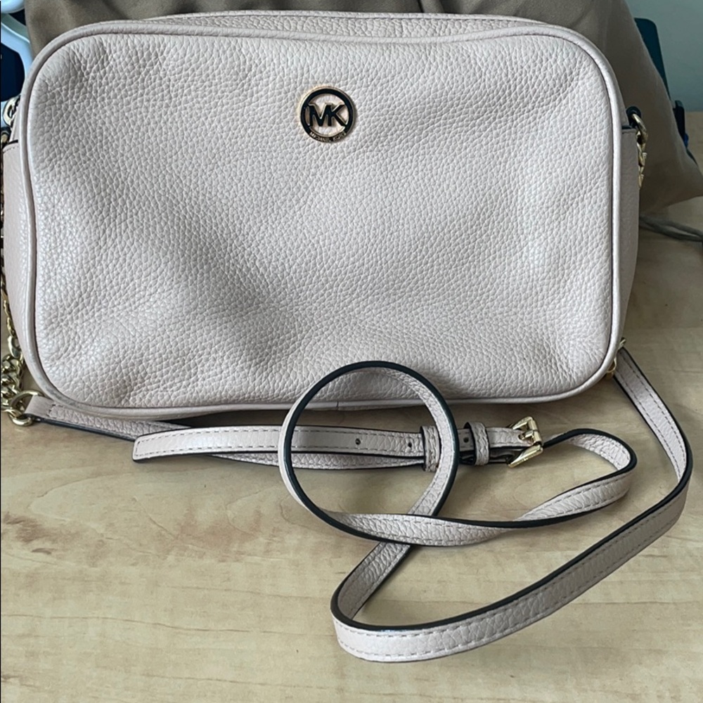 Light pink Michael kors crossbody bag